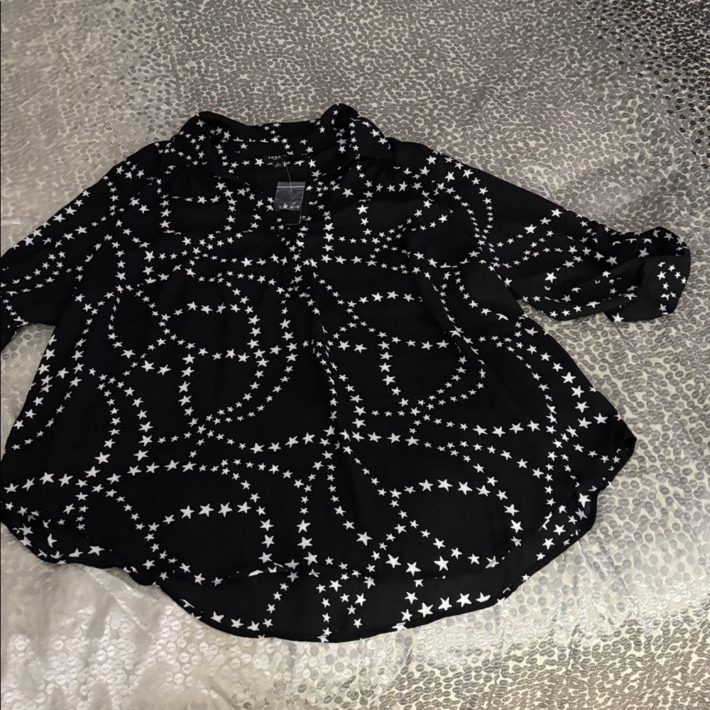 Torrid Black and White Star Pattern Blouse - Picture 4 of 6